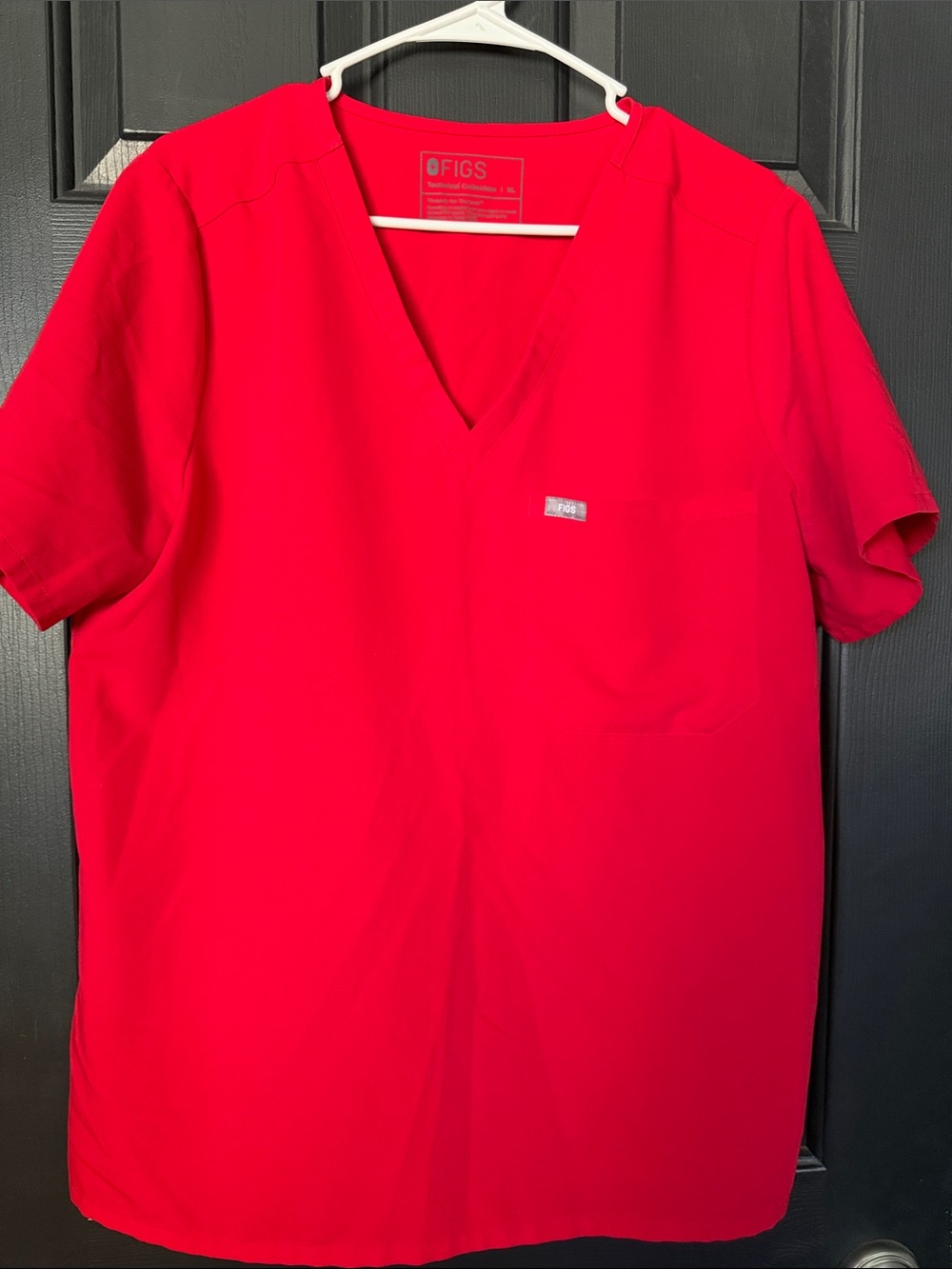 Figs Women’s V-Neck scrub Top in Bright Red